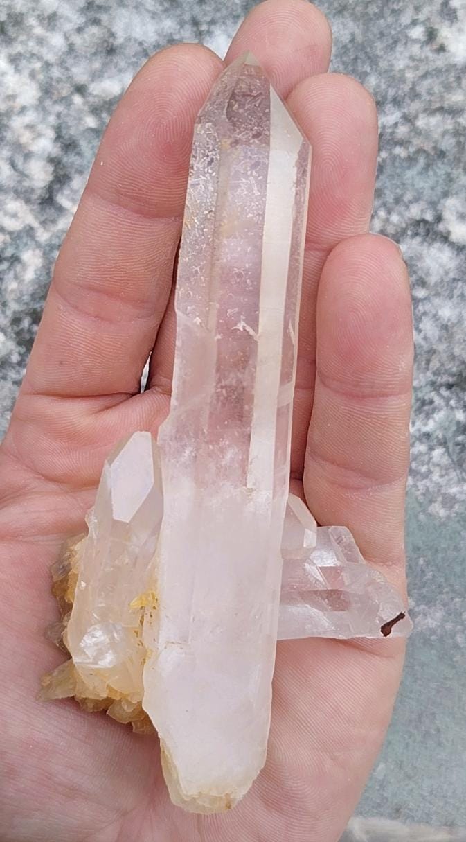 Pointe naturelle de quartz clair
