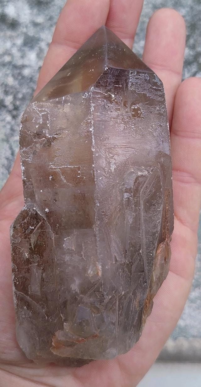 Pointe naturelle de quartz fumé