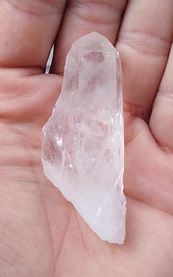 Pointe naturelle de quartz clair