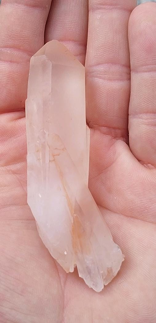 Pointe naturelle de quartz clair