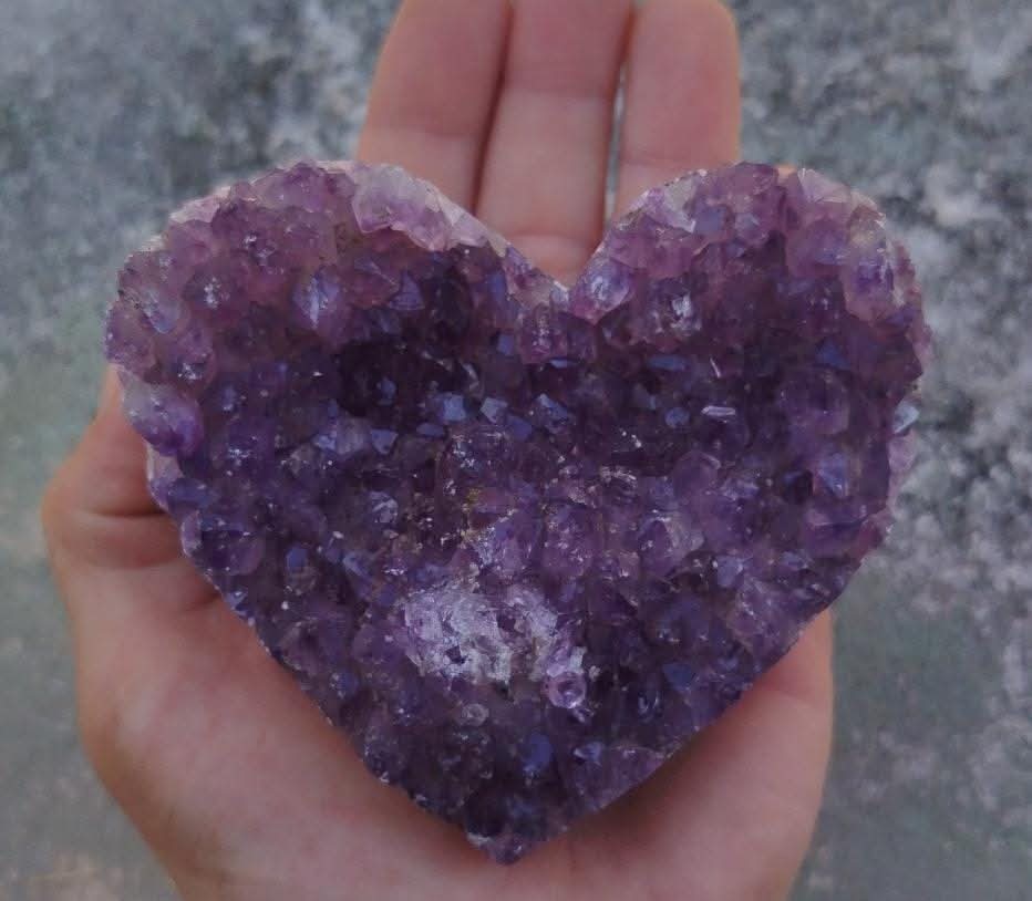 Heart in natural Amethyst.