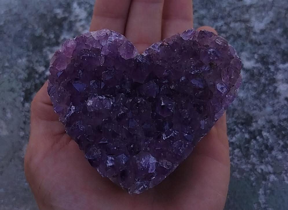Heart in natural Amethyst.