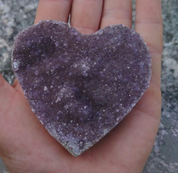 Heart in natural Amethyst.