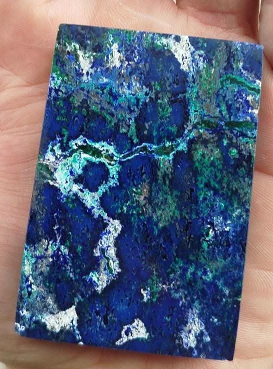 Plaque d'azurite avec malachite polie.