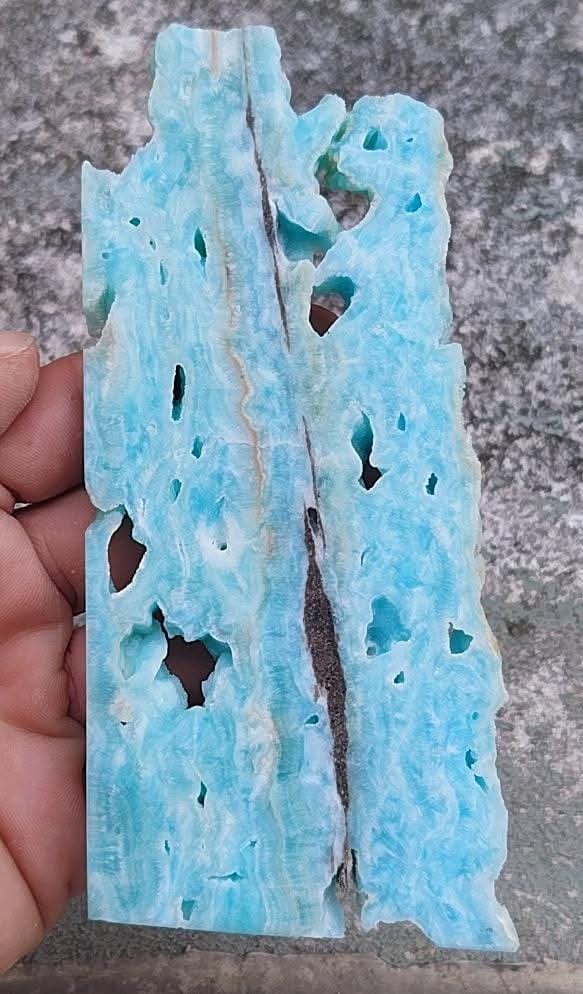 Plaque d'hémimorphite polie.