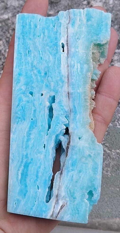 Plaque d'hémimorphite polie.