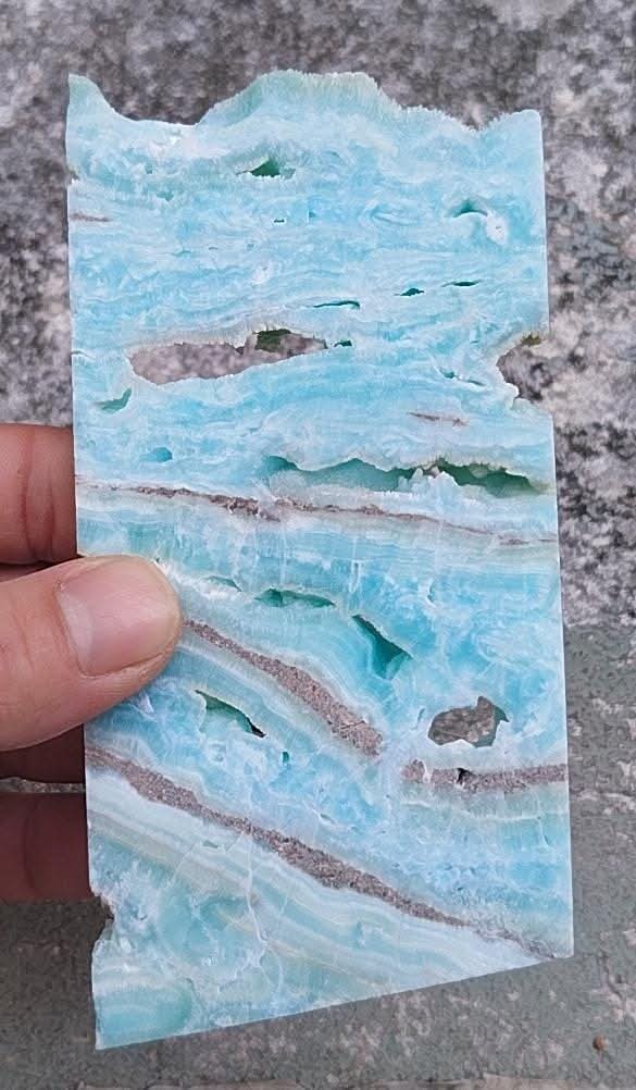 Plaque d'hémimorphite polie.