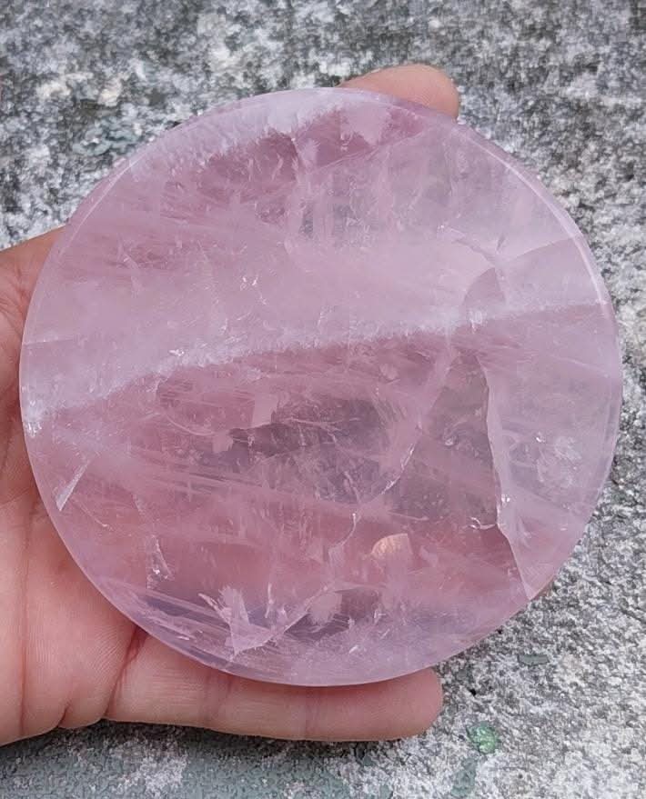 Plaque de quartz rose polie.