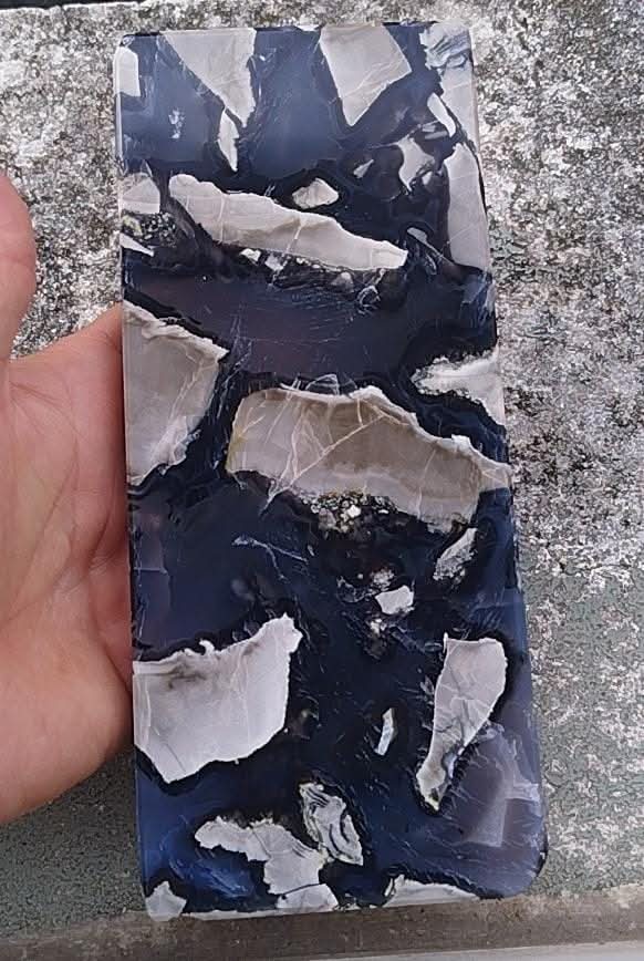 Plaque d'agate volcan polie (reaction UV)