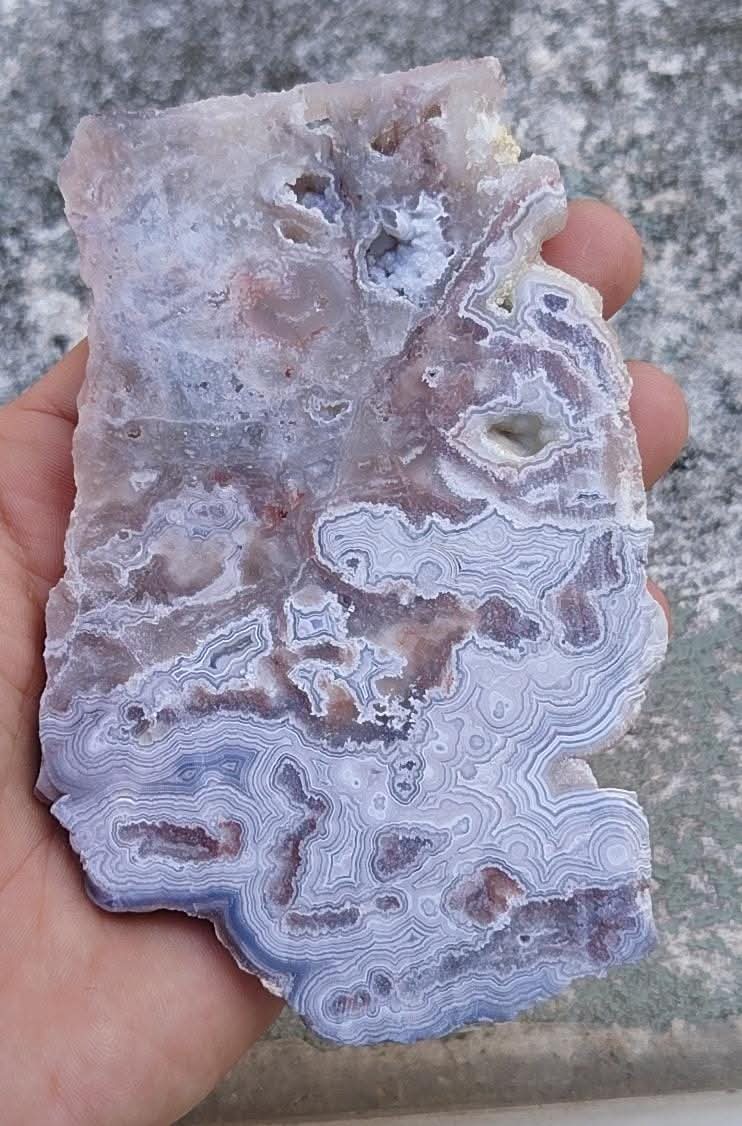 Plaque d'agate mexicaine (ou crazy lace agate) polie.