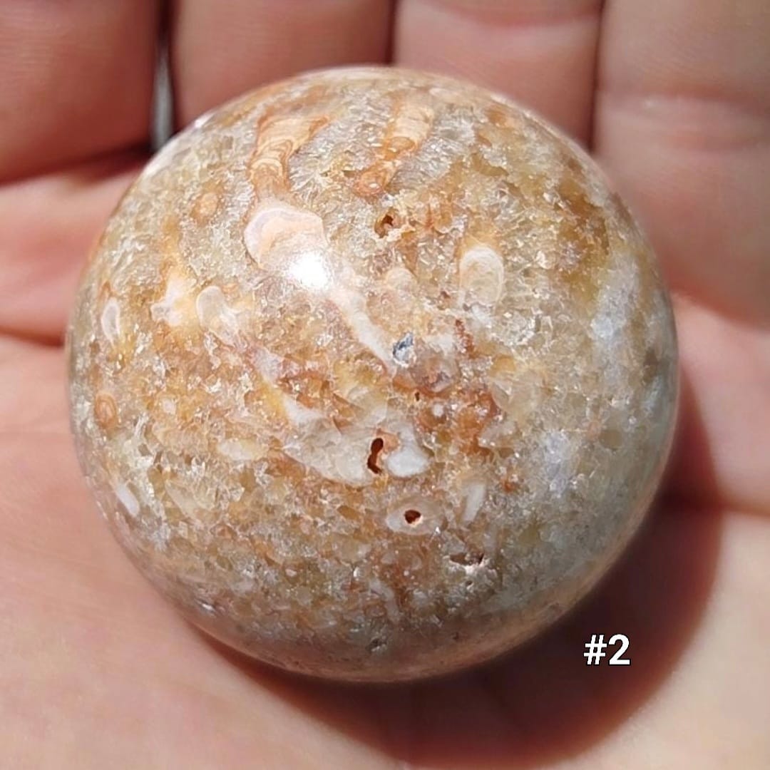 Sphère en Ambre Calcite druzy