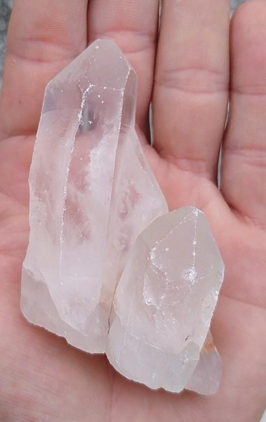 Pointe naturelle de quartz clair