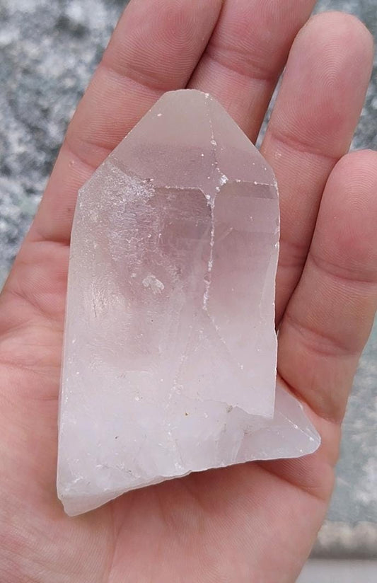 Pointe naturelle de quartz clair