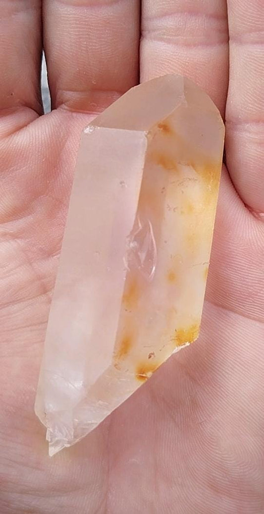 Pointe naturelle de quartz clair