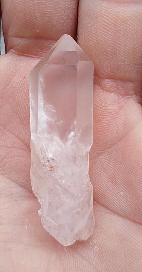 Pointe naturelle de quartz clair
