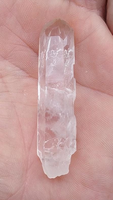 Pointe naturelle de quartz clair