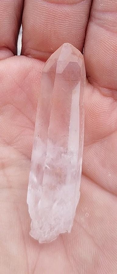 Pointe naturelle de quartz clair