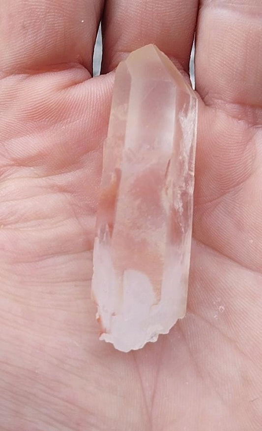 Pointe naturelle de quartz clair
