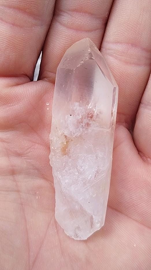 Pointe naturelle de quartz clair