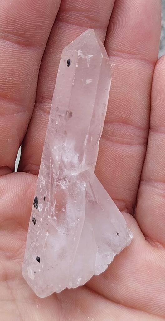 Pointe naturelle de quartz clair