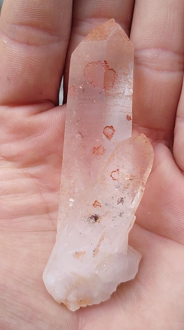Pointe naturelle de quartz clair