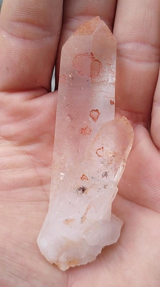 Pointe naturelle de quartz clair