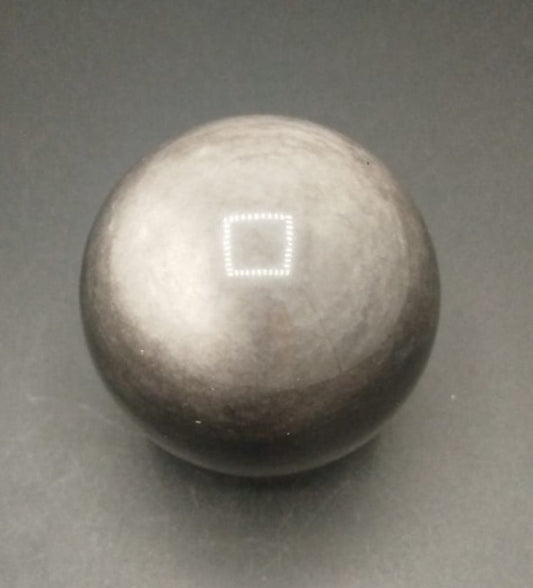 Esfera de obsidiana plateada
