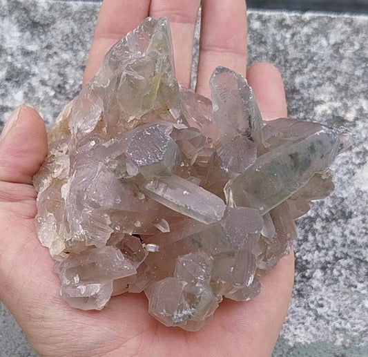 Amas de cristaux naturels de quartz fumé