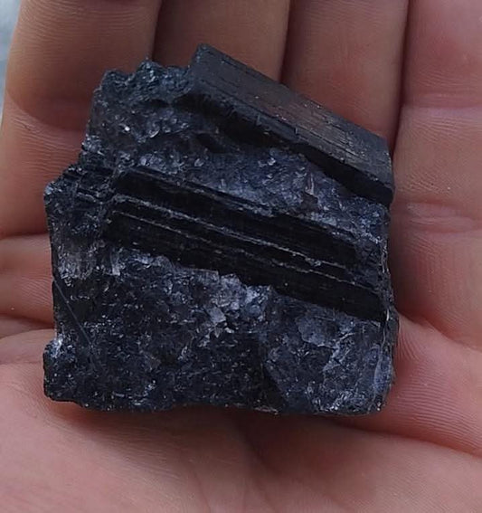 Ejemplar de cuarzo y turmalina negra