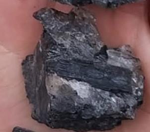 Ejemplar de cuarzo y turmalina negra