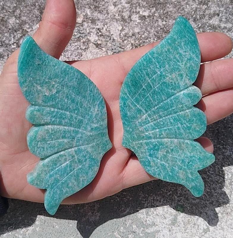 Une paire d'ailes de papillon en amazonite.