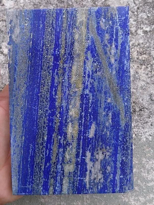 Plaque de lapis lazuli  polie.