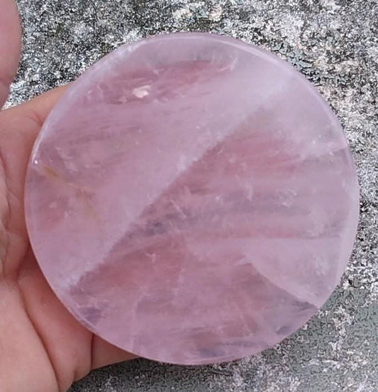 Plaque de quartz rose polie.
