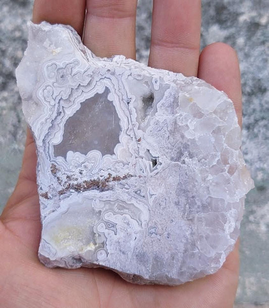 Plaque d'agate mexicaine (ou crazy lace agate) polie réaction UV.