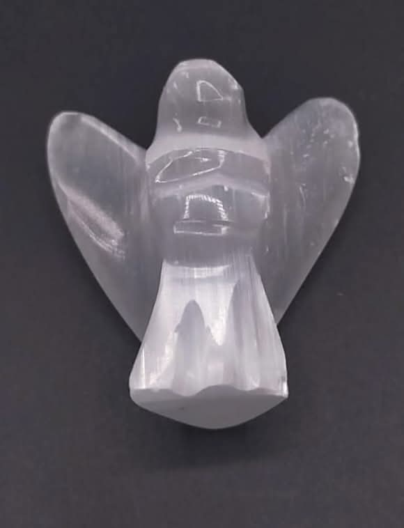 Sculpture Ange en (longeron en satin de) sélénite.