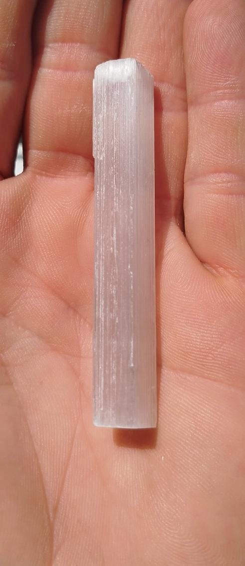 Small sticks made of (satin spar of) selenite.