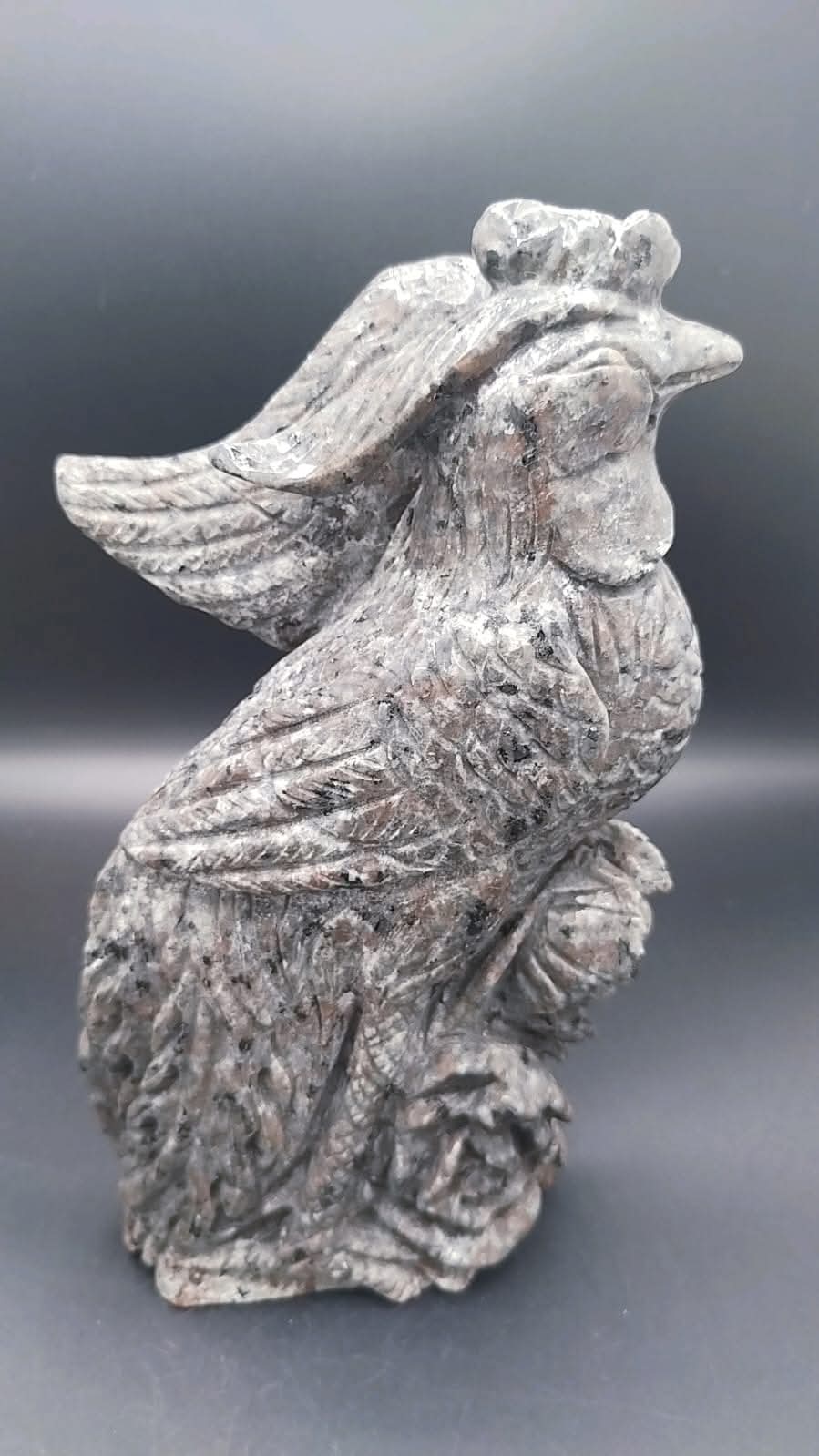 sculpture Phoenix yooperlite ( réaction UV )