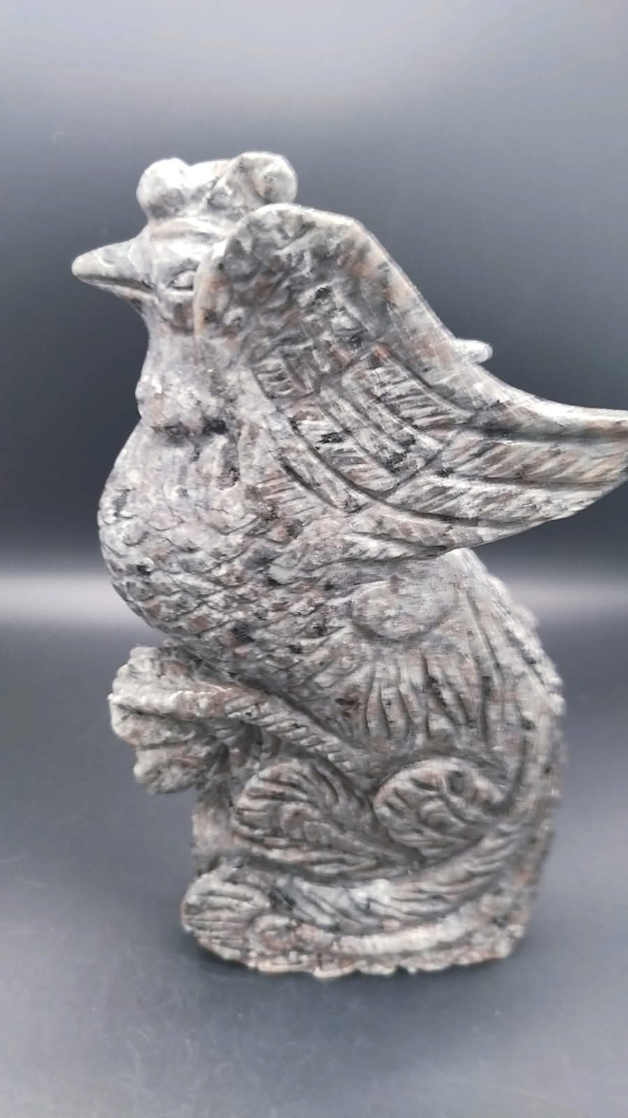 sculpture Phoenix yooperlite ( réaction UV )