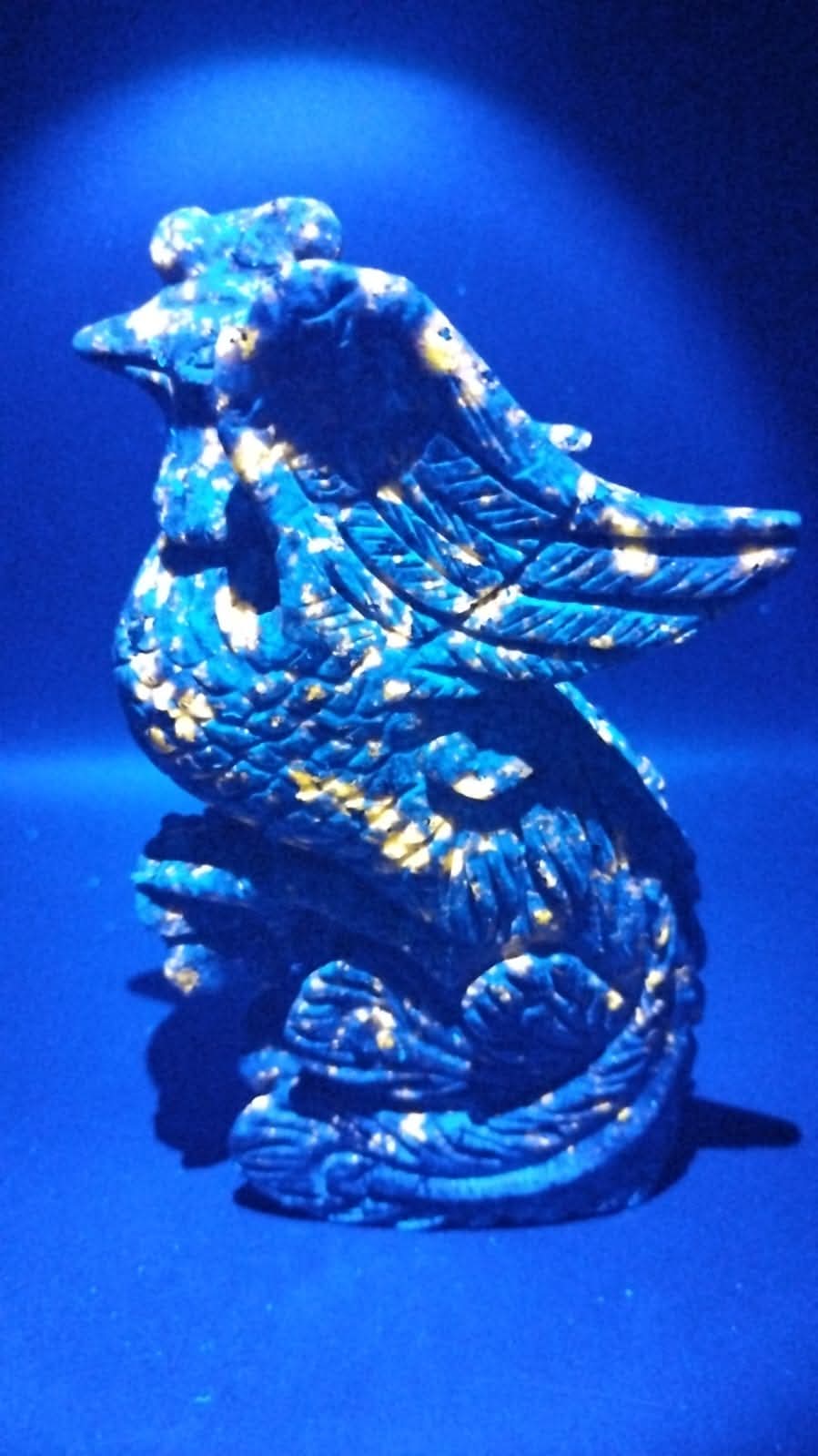sculpture Phoenix yooperlite ( réaction UV )