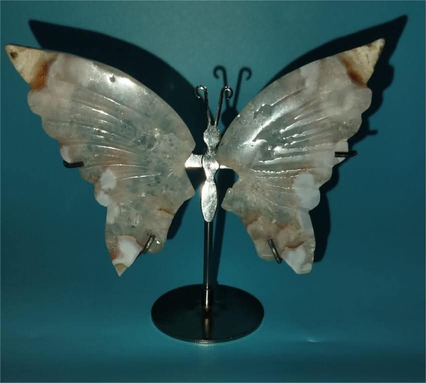 Une paire d'ailes de papillon en améthyste rose.