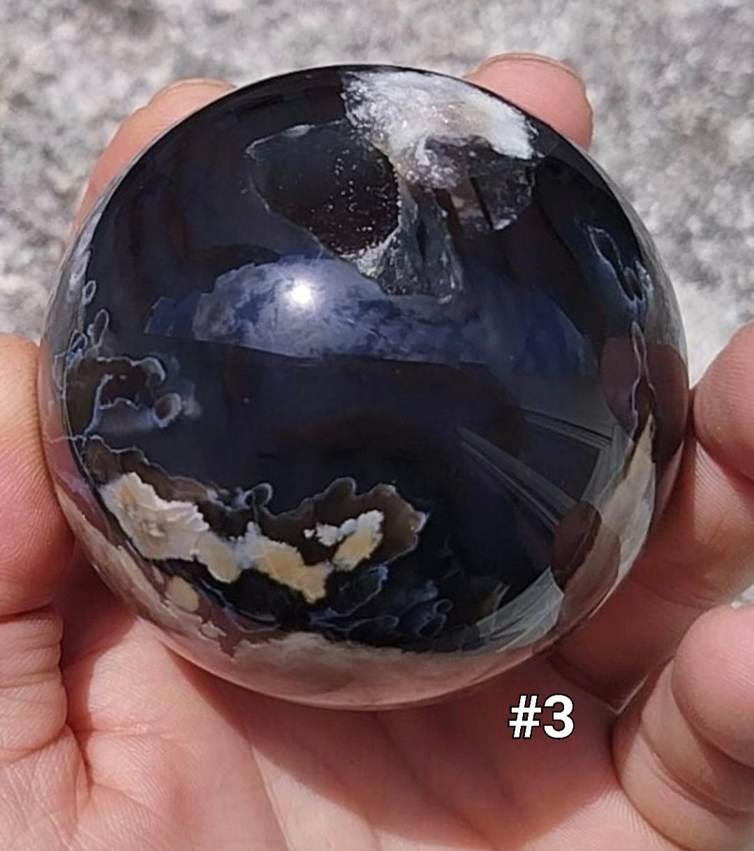 Sphère en Agate Volcan (avec UV réaction)