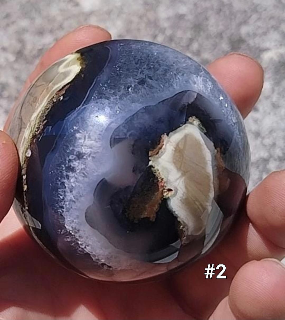 Sphère en Agate Volcan (avec UV réaction)